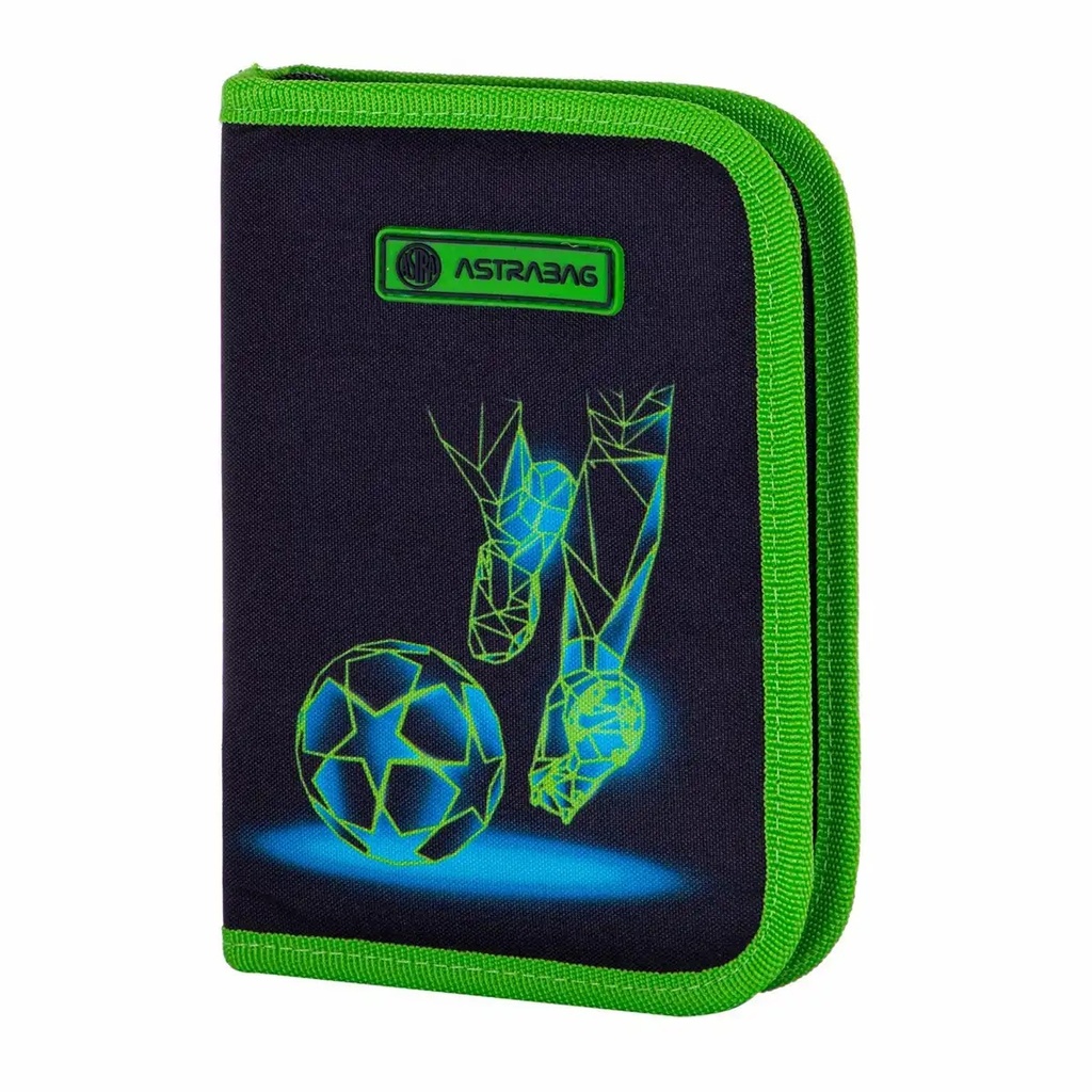 Penar scolar Astra AC1, design fotbal, echipat cu accesorii PREMIUM, 12 creioane colorate, 6 pixuri, dimensiuni compacte 20x14x3,5 cm